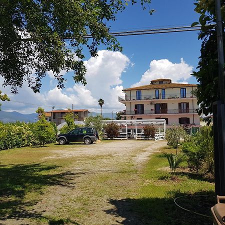 Un Passo Dal Mare - Guest House Лідо-ді-Фонді Екстер'єр фото