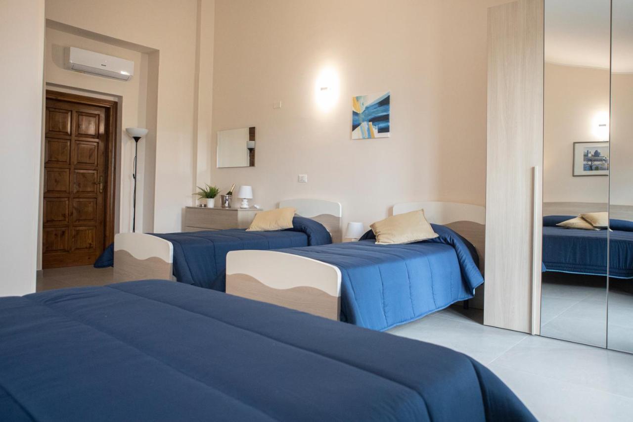 Un Passo Dal Mare - Guest House Лідо-ді-Фонді Екстер'єр фото
