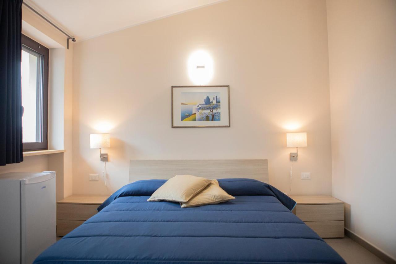 Un Passo Dal Mare - Guest House Лідо-ді-Фонді Екстер'єр фото