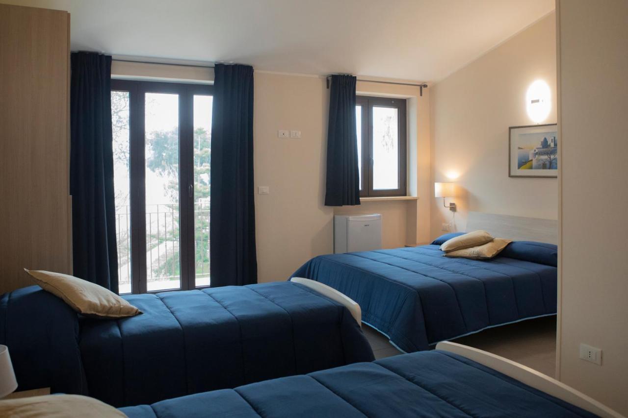Un Passo Dal Mare - Guest House Лідо-ді-Фонді Екстер'єр фото