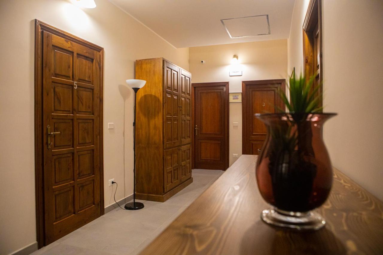 Un Passo Dal Mare - Guest House Лідо-ді-Фонді Екстер'єр фото