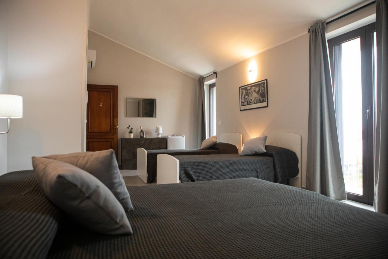 Un Passo Dal Mare - Guest House Лідо-ді-Фонді Екстер'єр фото