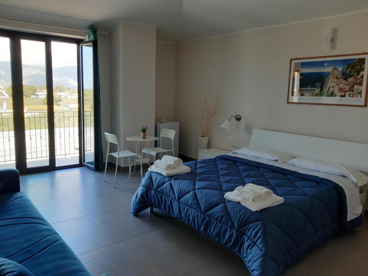 Un Passo Dal Mare - Guest House Лідо-ді-Фонді Екстер'єр фото