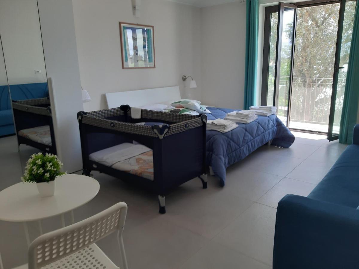 Un Passo Dal Mare - Guest House Лідо-ді-Фонді Екстер'єр фото