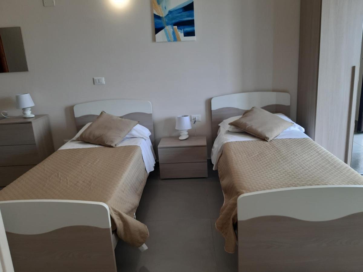 Un Passo Dal Mare - Guest House Лідо-ді-Фонді Екстер'єр фото