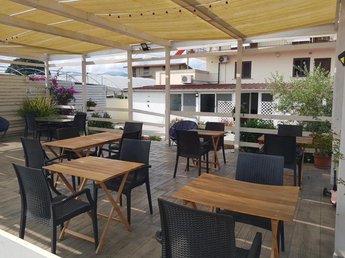 Un Passo Dal Mare - Guest House Лідо-ді-Фонді Екстер'єр фото
