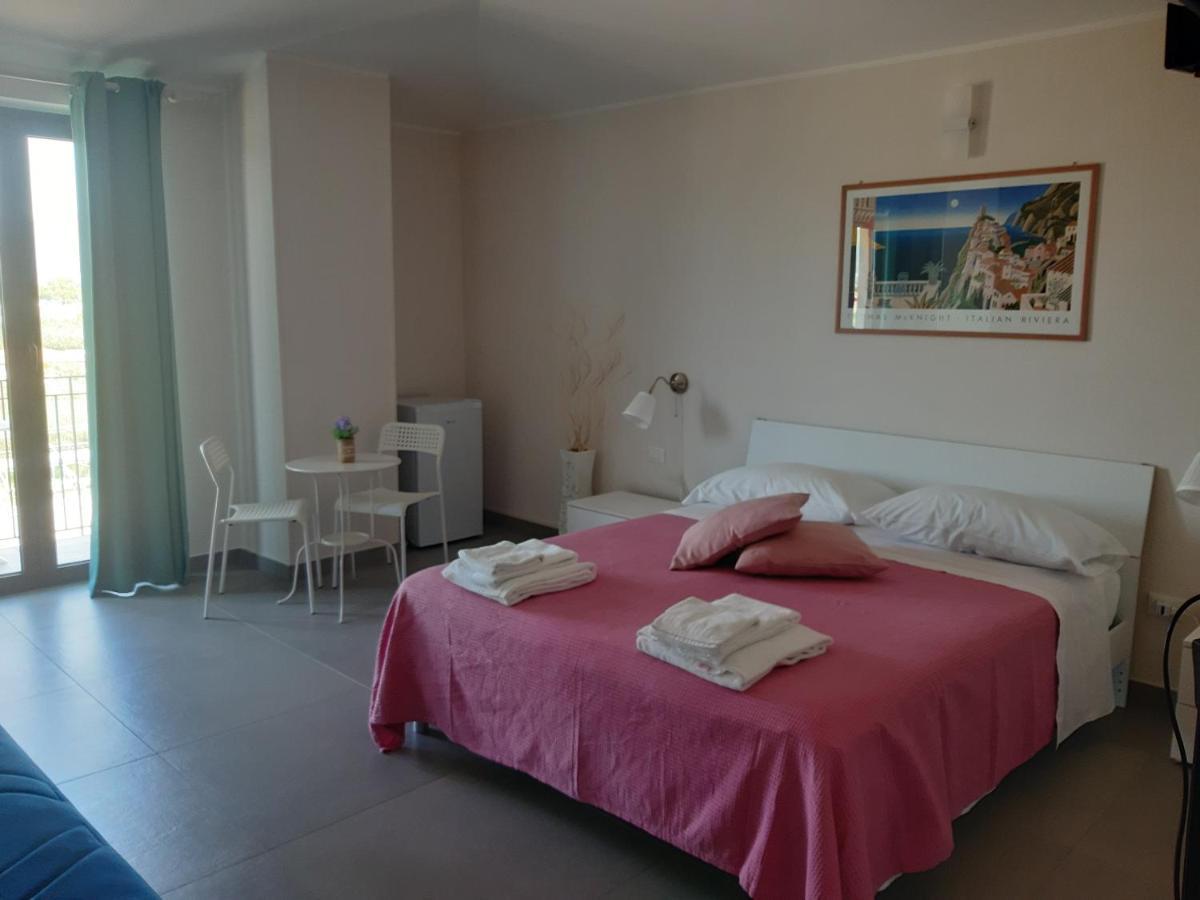 Un Passo Dal Mare - Guest House Лідо-ді-Фонді Екстер'єр фото