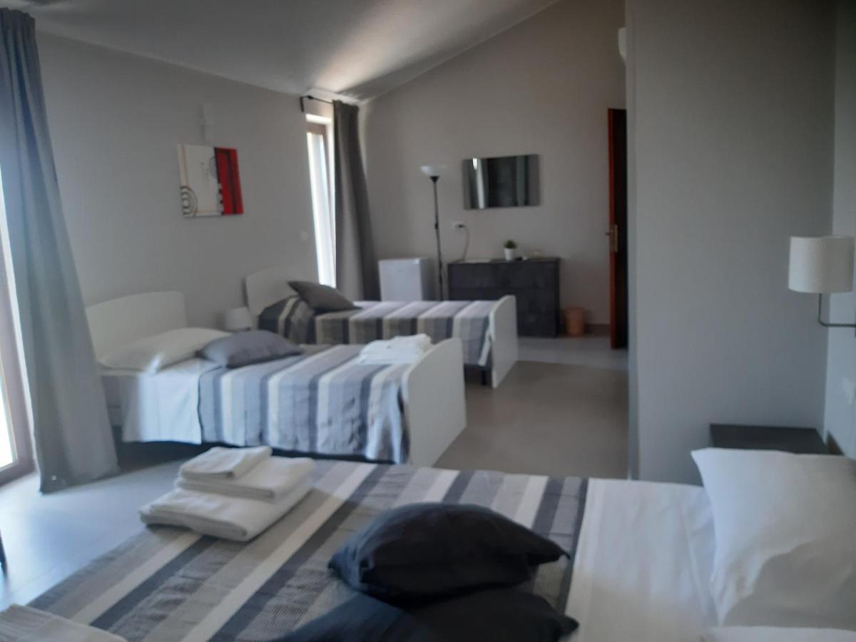 Un Passo Dal Mare - Guest House Лідо-ді-Фонді Екстер'єр фото